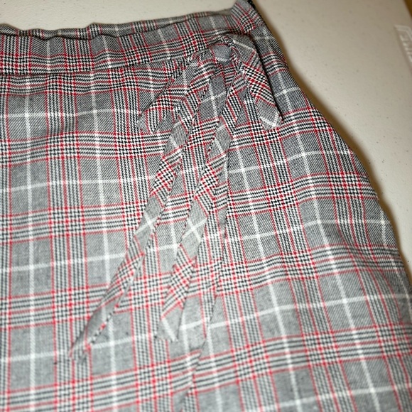 Style Rack Gray Red Mini Wrap Skort - Picture 3 of 8